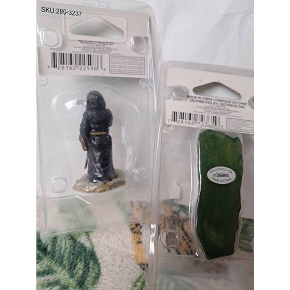 Lemax Spooky Town Lot of 4 Figurines Good Condition Grim Reaper/In the Stocks - Picture 5 of 5